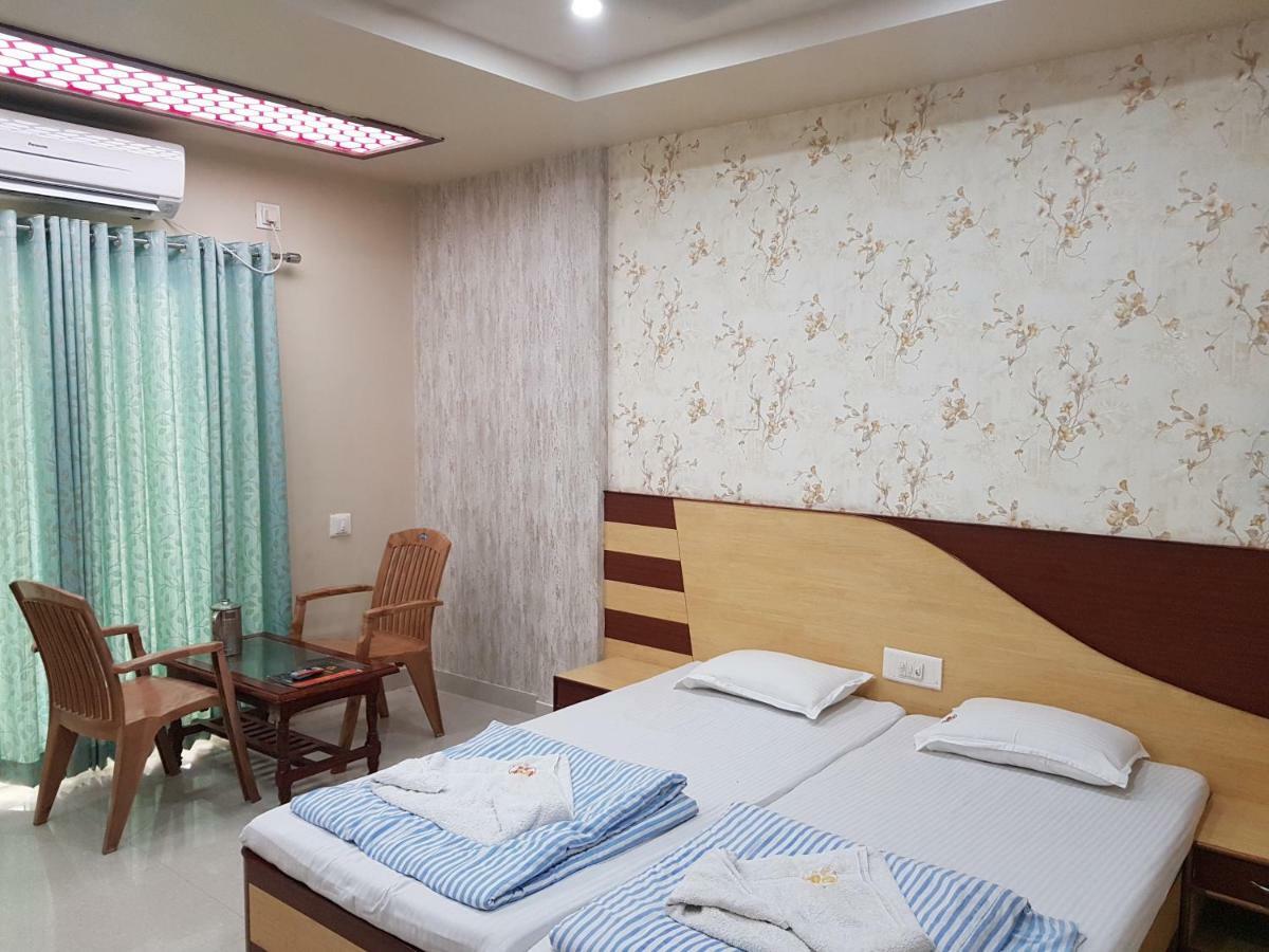 Hotel Lee Garden Пури Экстерьер фото